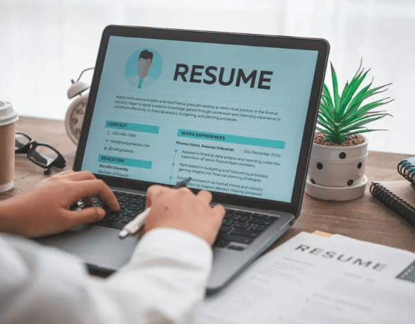 Best Resume Builders of 2026: Top Tools for Customizing a Professional Resume Without Design Know-How