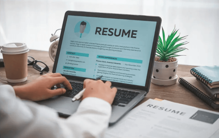 Best Resume Builders of 2026: Top Tools for Customizing a Professional Resume Without Design Know-How